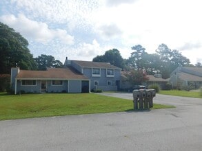 Building Photo - 149 Quarterdeck