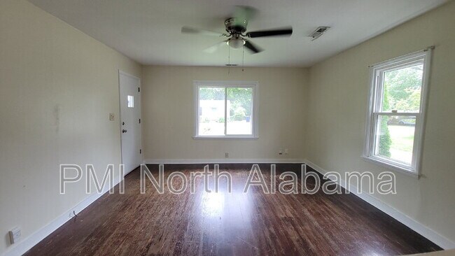 Foto del edificio - 1411 Halsey Ave NE