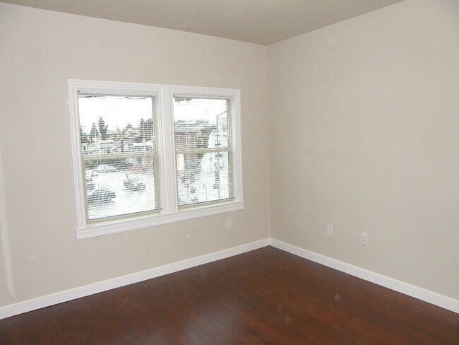 Building Photo - 2561 Booker St