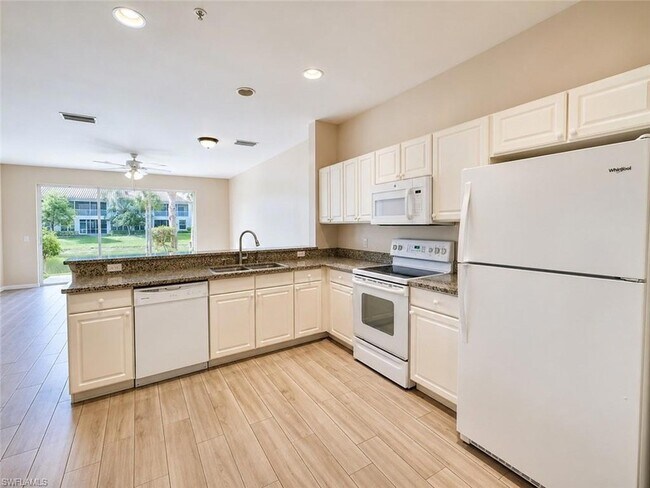 Foto del edificio - 912 Hampton Cir
