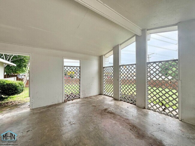 Foto del edificio - Nicely updated Duplex in Harmony Hills, ju...