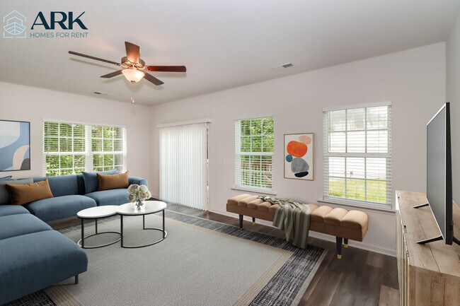 Building Photo - 6215 Woodland Cir, Charlotte, NC