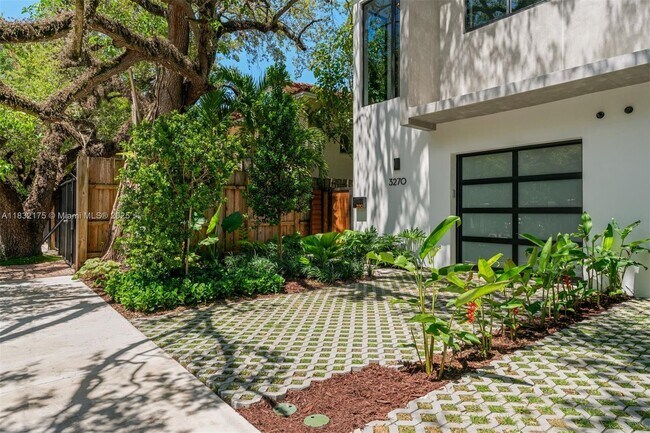 Foto del edificio - 3270 Gifford Ln