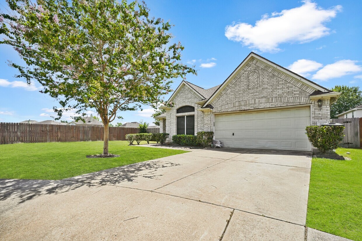 Spacious 3/2 with an Office in Winfield Lakes! - Spacious 3/2 with an Office in Winfield Lakes!