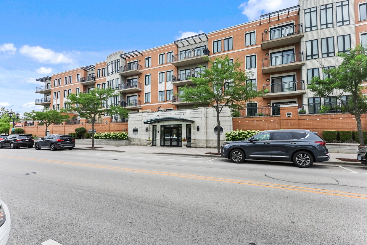 Foto principal - 135 S York St