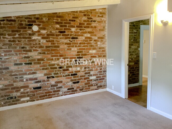 Building Photo - 1.5 months FREE RENT