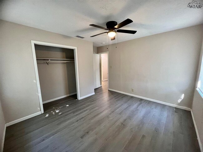 Building Photo - 1425 Harris Ln