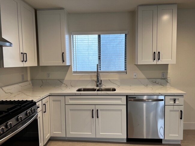 Building Photo - 33841 Robles Dr