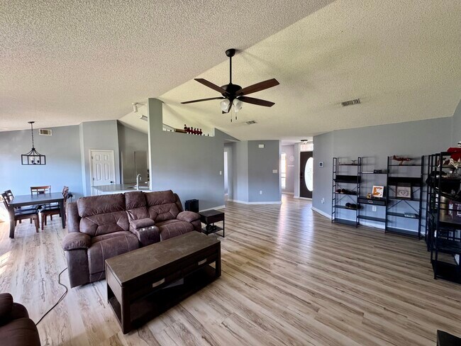 Building Photo - 10033 Parker Lake Cir