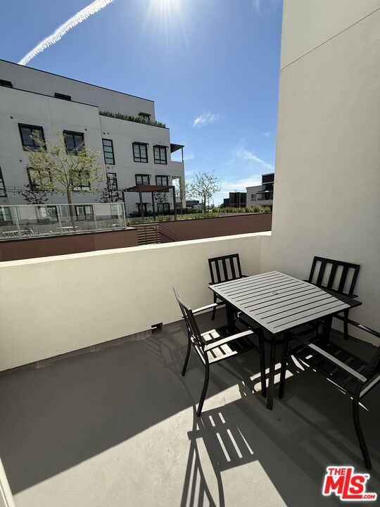 Foto del edificio - 1130 N Orange Dr