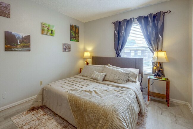 Building Photo - 6650 Parkridge Ct