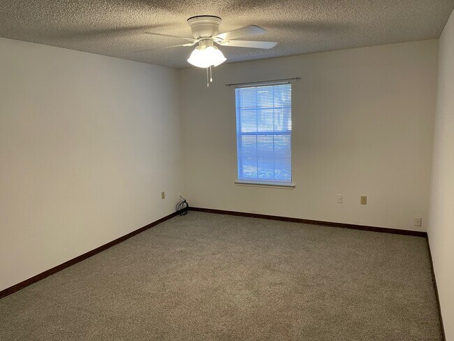 Master Bedroom - 911 McCay Ave