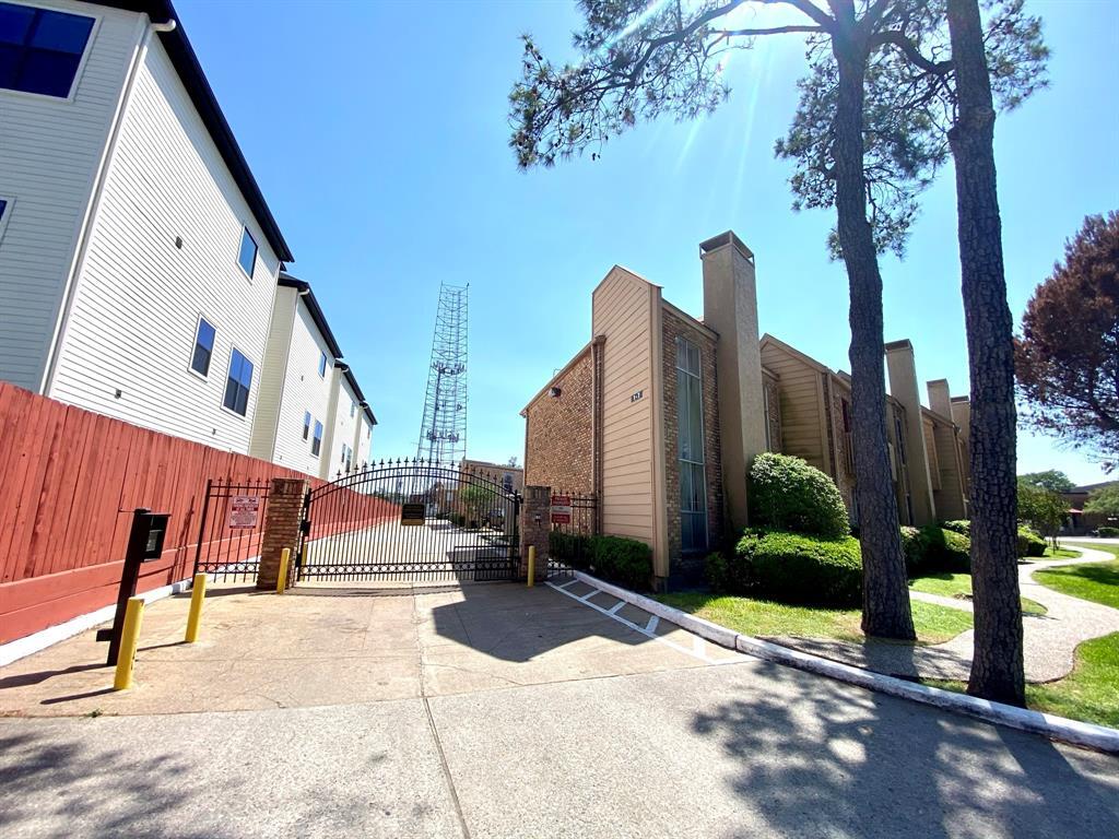 Primary Photo - 3303 W Greenridge Dr
