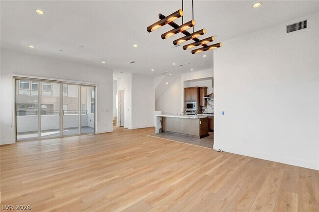 Foto del edificio - 670 Grey Saker St