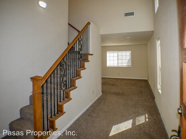 Building Photo - 4 br, 2.5 bath House - 423 T Ave