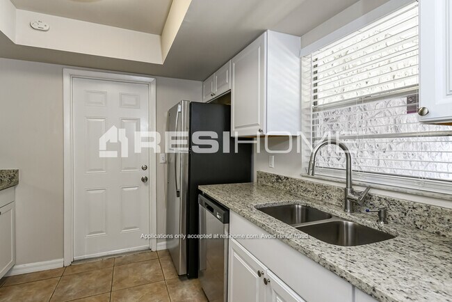 Foto del edificio - 3848 Beachman Dr