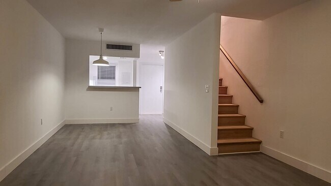 Building Photo - 605 SW 75th St