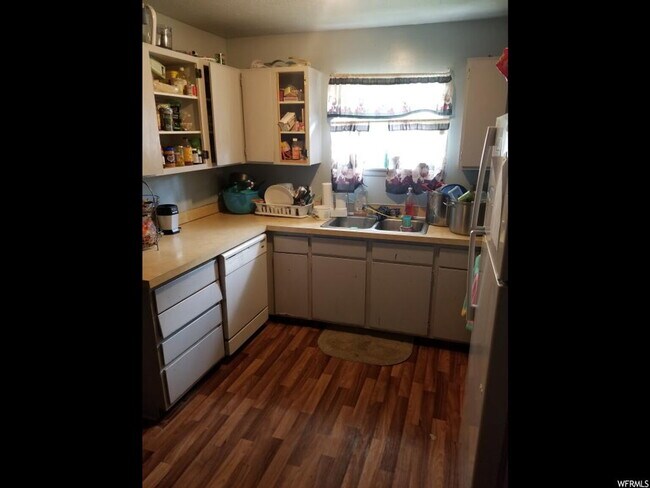 Building Photo - 2 Bedroom Duplex in Great Ogden Location!