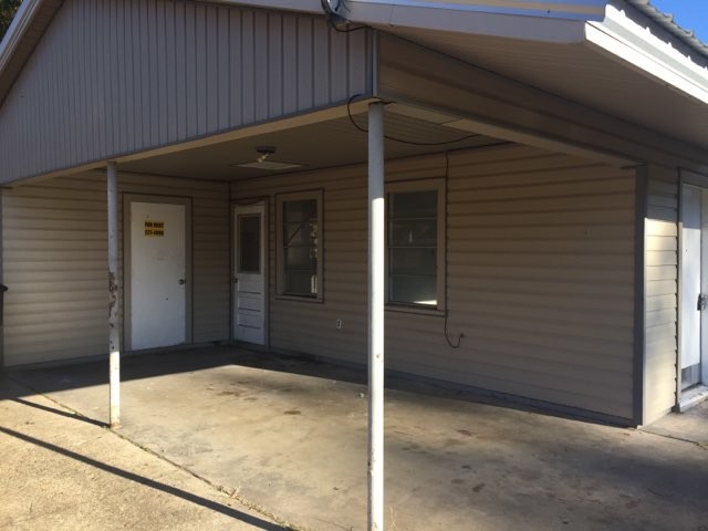 Building Photo - 1056 Meadowview Dr