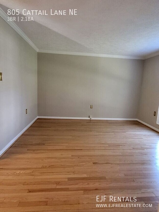 Foto del edificio - 805 Cattail Ln NE
