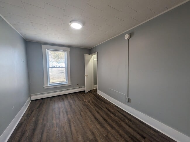 Building Photo - 31 Chestnut St