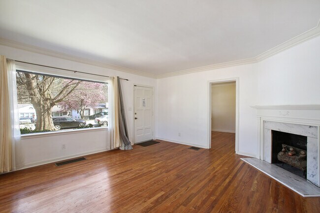 Foto del edificio - Price Improvement!!!! CLOSE TO SPELMAN, CL...