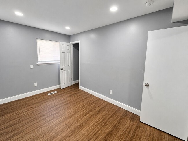 Building Photo - 2216 Hoffnagle St