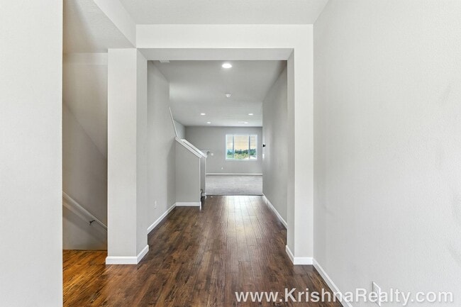 Building Photo - Beatufiul 6 Bedrm* 3.5 Bath Single Family ...
