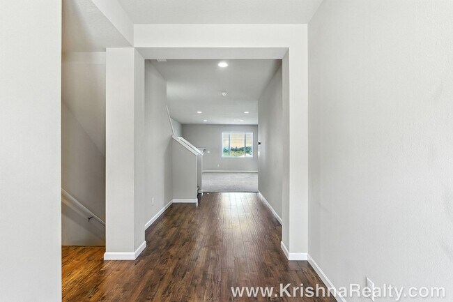 Foto del edificio - Beatufiul 6 Bedrm* 3.5 Bath Single Family ...