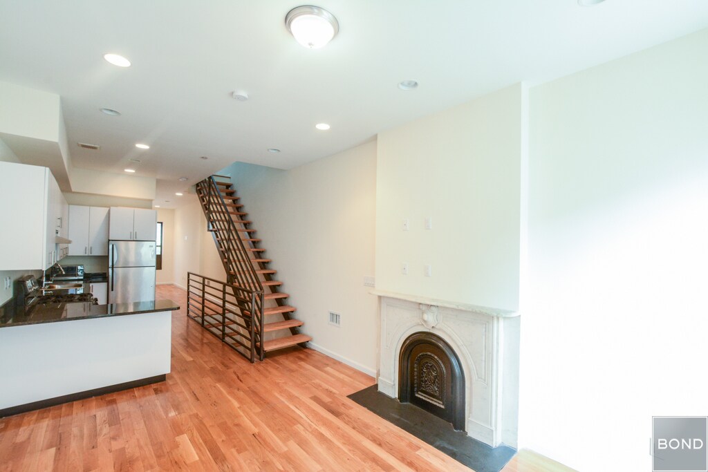 Photo - 151 East 71st street -ev34