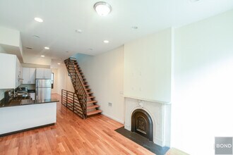 Building Photo - 151 E 71st St
