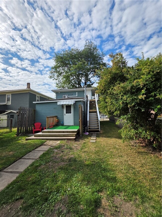 Building Photo - 311 Woodview Ave