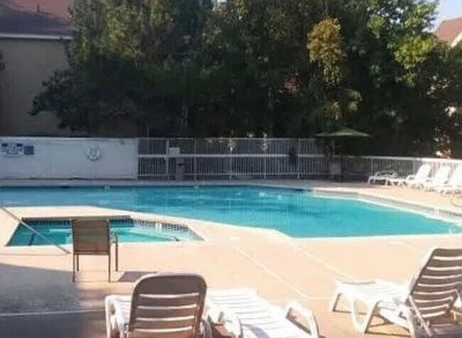 Foto del edificio - Beautiful 2 bedroom/2 bathroom condo with Mountain View’s