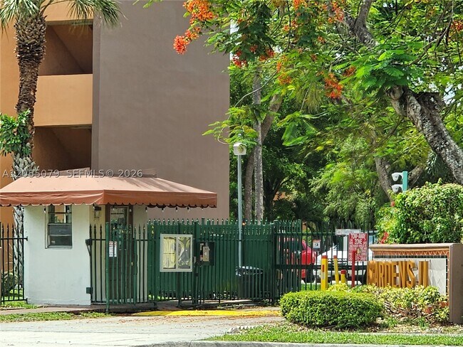 Foto del edificio - 9440 W Flagler St