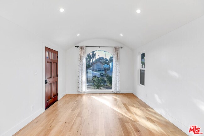 Foto del edificio - 3062 Field Ave