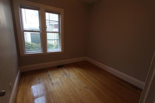 Building Photo - 3.0 bedroom in Cambridge Massachusetts 02139