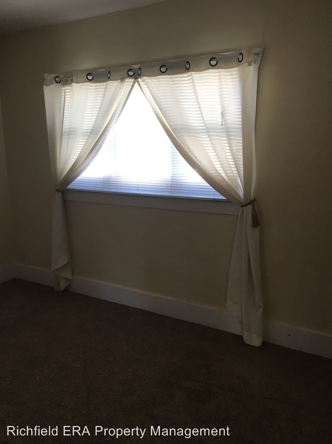 Foto del edificio - 3 br, 1 bath House - 131 North State Street