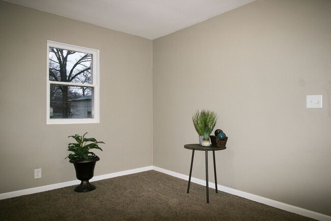 Foto del edificio - 3 Bedroom, 1 Bathroom Home for Rent in Eva...