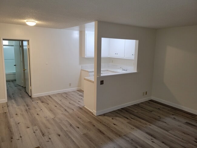 Building Photo - 10917 Blix St