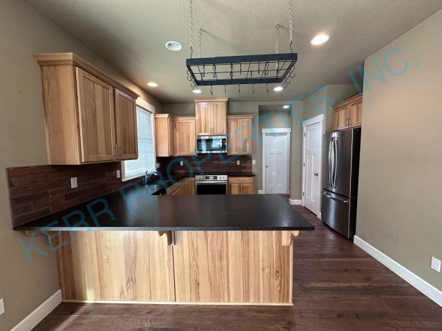 Foto del edificio - Spacious 4-Bedroom Retreat with 2.5 Baths ...