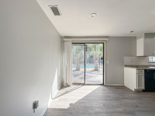 Building Photo - Renovated 4BR/2BA Pool Home in Jacksonville, FL | Fenced Yard | Pets Welcome