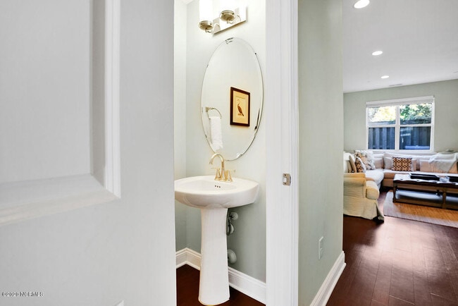 Foto del edificio - 1670 Fallen Leaf Ln