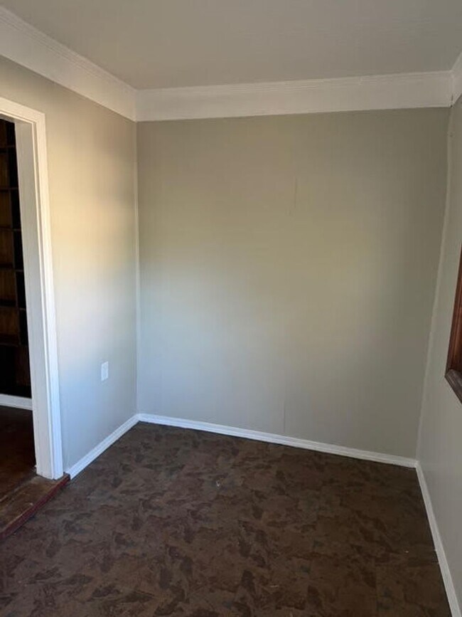 Foto del edificio - Charming 4BR/2BA House w/ Fenced back yard!