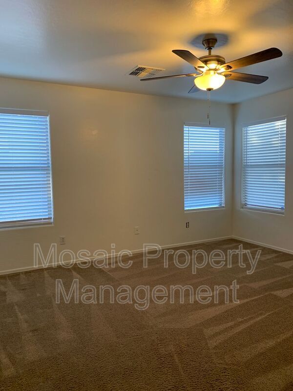 Foto del edificio - 43697 Bedford Dr