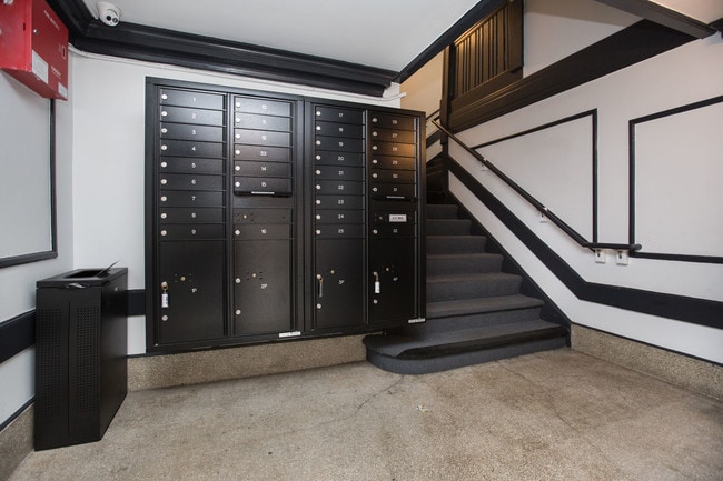 Interior Photo - 2073-2079 Market St
