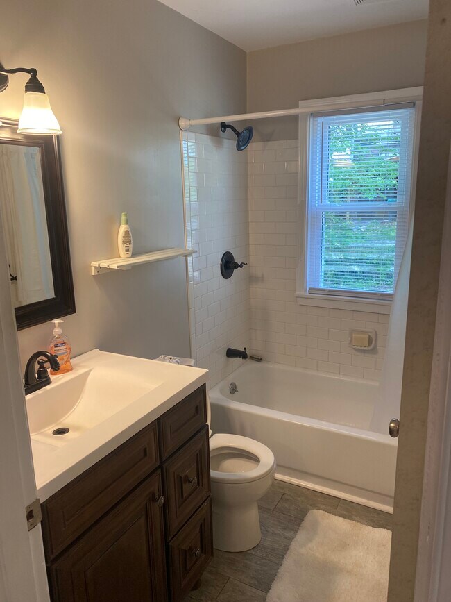 Building Photo - 1122 Forest Hills Ave