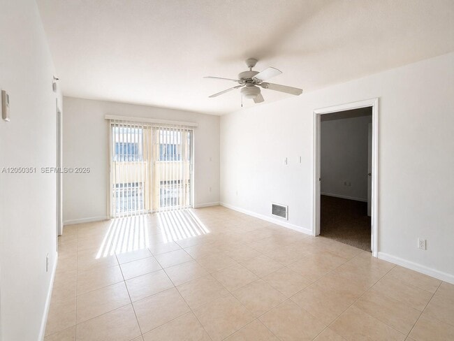 Foto del edificio - 2415 NW 16th St Rd