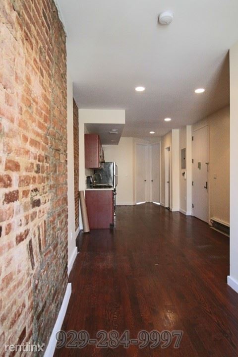 Building Photo - 310 Gates Ave