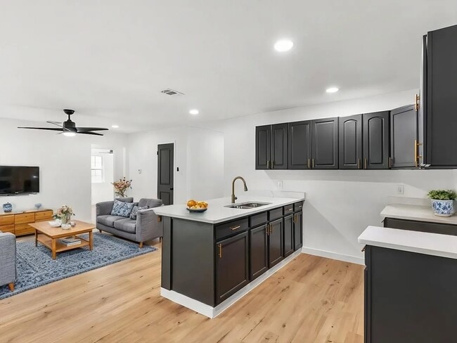 Foto del edificio - 6510 Leaning Oaks St
