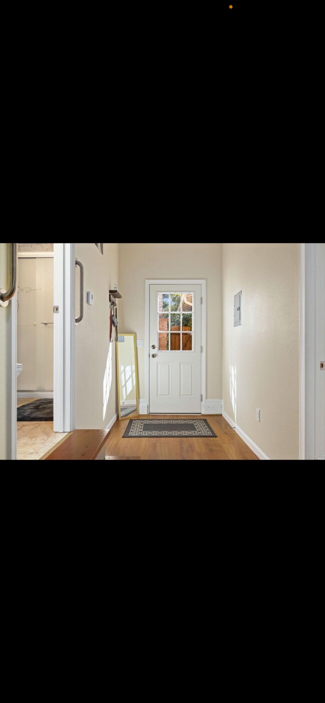 Foto del edificio - 4664 Fairway Dr